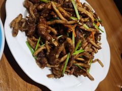 茶树菇牛柳-晚归月亮湾私家菜(临邑路店)
