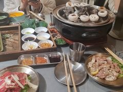 -围炉肉舍•炭烤活鳗•丹东海鲜烤肉(步行街店)