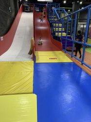 -蹦贝运动中心·蹦床·攀岩·闯关(龙岗店)