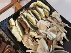 -蘑统田下·野生菌火锅