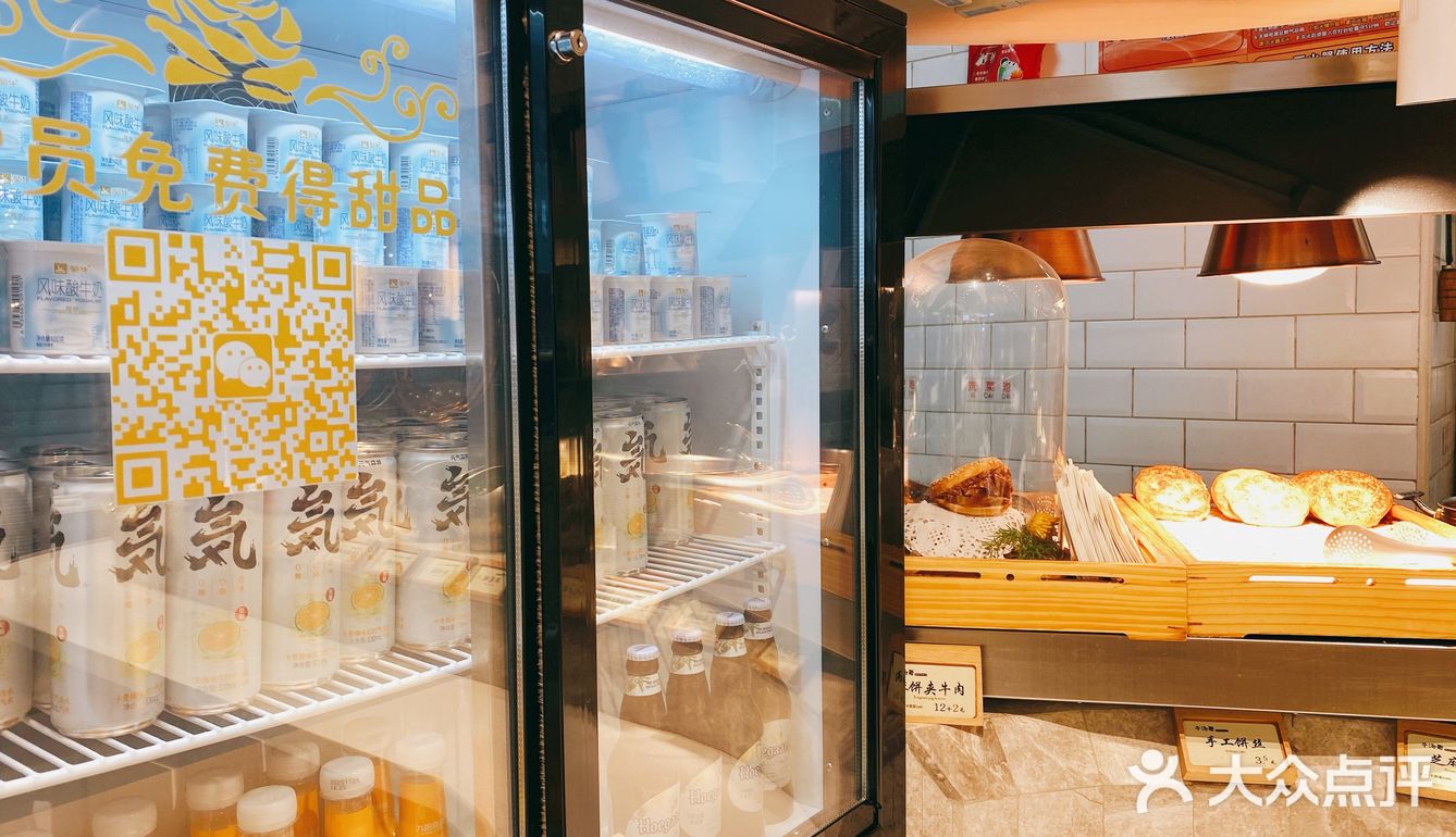 牛汤哥吃面也喝汤[调皮]