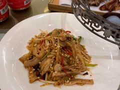 -鞍山大白鲨美食酒店