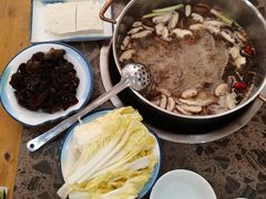 -乳仔牛牦牛汤锅 烤羊排(松潘古城店)