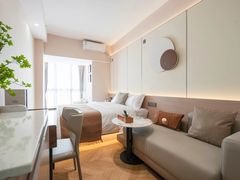 -索菲亚S轻奢HOTEL(广州花地湾地铁站店)