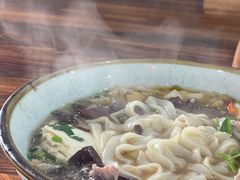 -裕新楼粉面馆·石磨手工粉(四方坪店)
