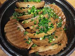 -头上红煨盐鸡·非遗院子餐厅