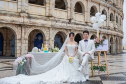 -现代经典婚纱摄影