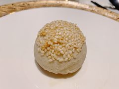 脆皮流沙包-皇朝会.经典传统粤菜(外滩店)