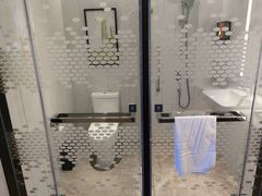 -深圳宝安体育馆希尔顿欢朋酒店