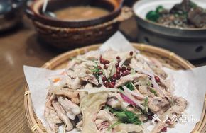 Hand-Torn Chicken with Dipping Sauce