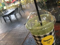 -莓园冰淇淋店