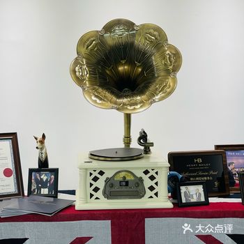 一家很棒的衬衫西服羊绒大衣定制店  可以定制乔治布鲁