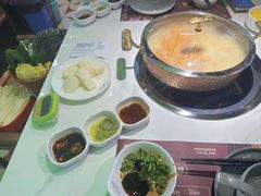 -洪氏嗨捞·广东猪肚鸡·椰子鸡火锅(西咸万象城店)
