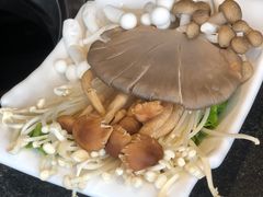 -大匠工房古船木艺术餐厅·猪肚鸡专门店(长白仙岛店)