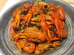 -肥肥虾庄·金牌油焖大虾(首义路店)