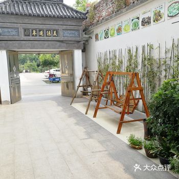 旺山风景区南麗，位置很好找，在路的西侧  老板服务非