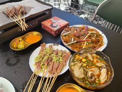-何妹湿辣牛肉·粤式烧烤砂煲(桂雅路店)