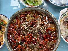 水煮牛肉牛蹄筋-崴海渔村(虹梅路店)