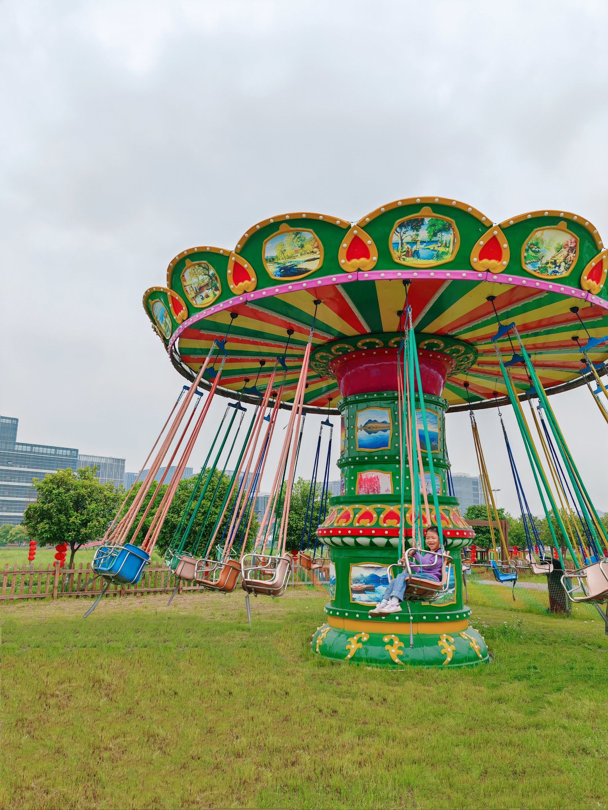 这里竟然藏着一个巨大的游乐场!价格还狠便宜!