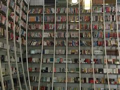 -钟书阁(松江泰晤士小镇店)