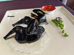 招牌墨鱼汁脆皮乳鸽-于塗·文化餐厅(棕榈店)