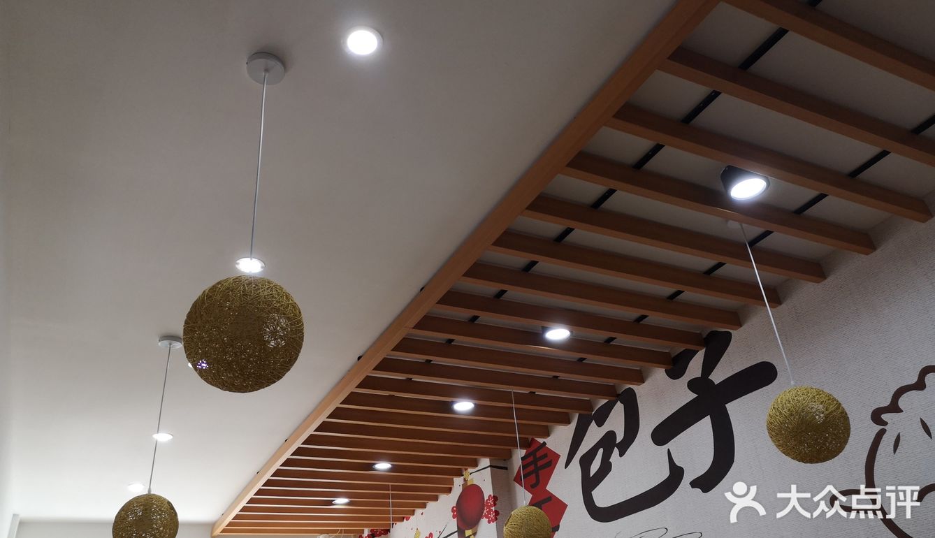 根据加盟店的菜单有一种全家福包，里面啥都有