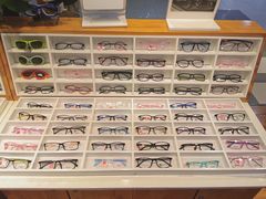 -MiRi眼镜连锁·蔡司·尼康控优点合作店(莘庄店)