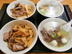 -松树干拌面店