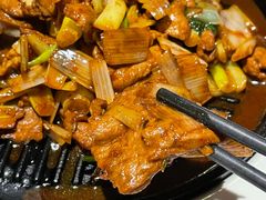 经典葱爆小羔羊肉-悦融·京鲁菜·露台花园(安定门店)