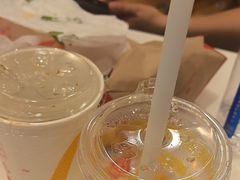 -麦当劳(上海虹桥站30B检票口楼上)