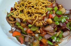 Sauce-Braised Squid with Sichuan Noodles