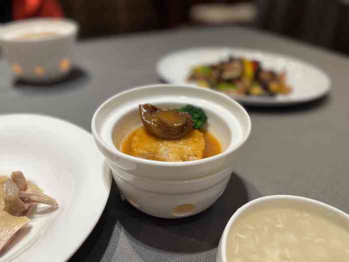 夜上海(虹悦城店)-"环境很好,菜品也都很不错,很精致的一家店.
