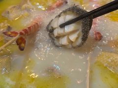 -鲜入围煮花胶鸡海鲜火锅
