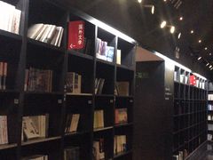 -钟书阁(松江泰晤士小镇店)