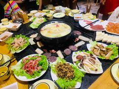-有一锅·野生菌黑山羊腊排骨火锅(古城北门店)