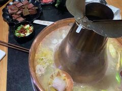 -果松木炭酸菜铜火锅·外婆参鸡汤