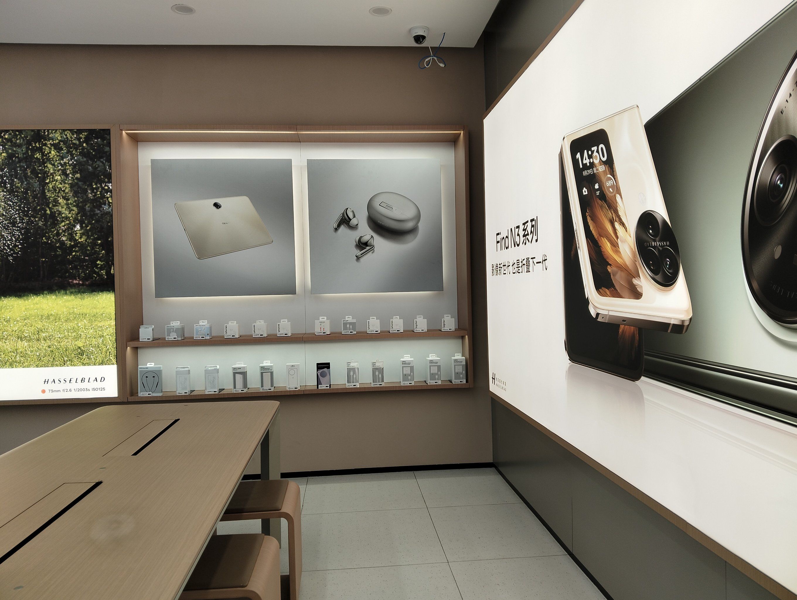 手机数码#数码相机店内整洁干净,小姐很