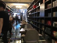 -钟书阁(松江泰晤士小镇店)