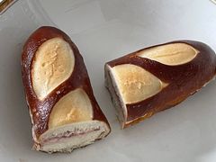 云南玫瑰芝士碱水-PAOPAO Bakery&Café(港汇店)