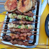 七夕节，我们和朋友一起来到一家烧烤店