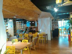 -新华里咖啡书吧(新华书店小寨店)