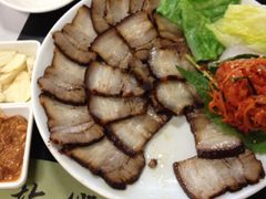 白菜包梅肉-故乡家韩国料理(丹东街店)