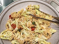 -海派美食·家宴海鲜青岛菜·石锅鲽鱼头(东方城店)