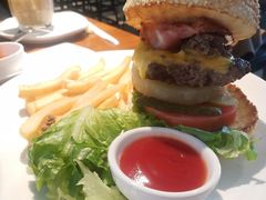 经典牛肉汉堡-ZEMOCAFE·FUSION FOOD(西交利物浦店)