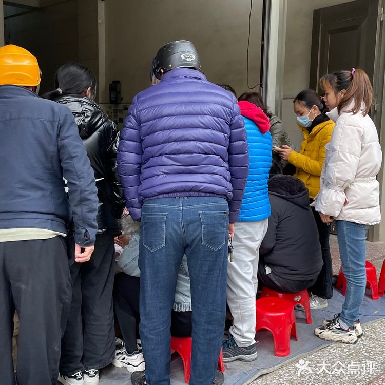 簸箕炊为粤西当地的特色小吃，风靡于茂名市的化州