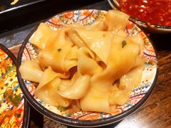 -老牌坊云南鱼豆花火锅(哈西万达店)