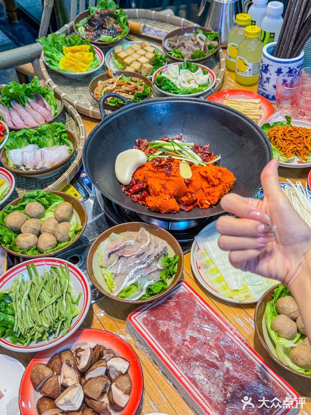 杭州富阳居民楼下的市井重庆火锅店太好次了！性