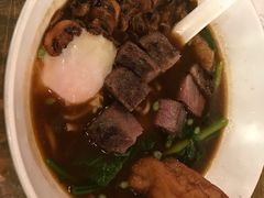 -晶华冠军牛肉面坊