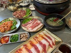 -围炉肉舍•炭烤活鳗•丹东海鲜烤肉(步行街店)