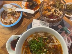 -呷佬·长沙手工米粉(金沙江路店)
